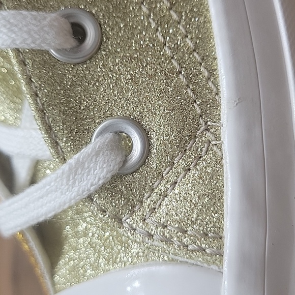 Converse high top Brand new platform in the box no lid. - Picture 11 of 15